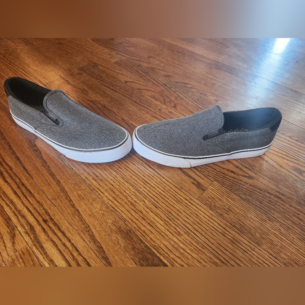 Lugz Clipper Slip On  Mens Grey Sneakers Casual Shoes Size 9 EUC - Picture 2 of 10